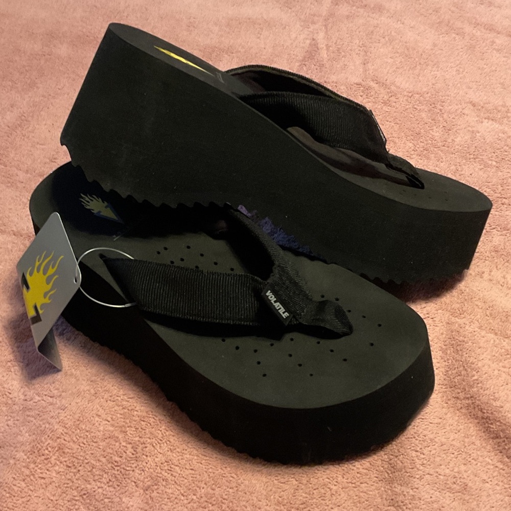 Volatile Black Platform Sandals - Picture 2 of 5